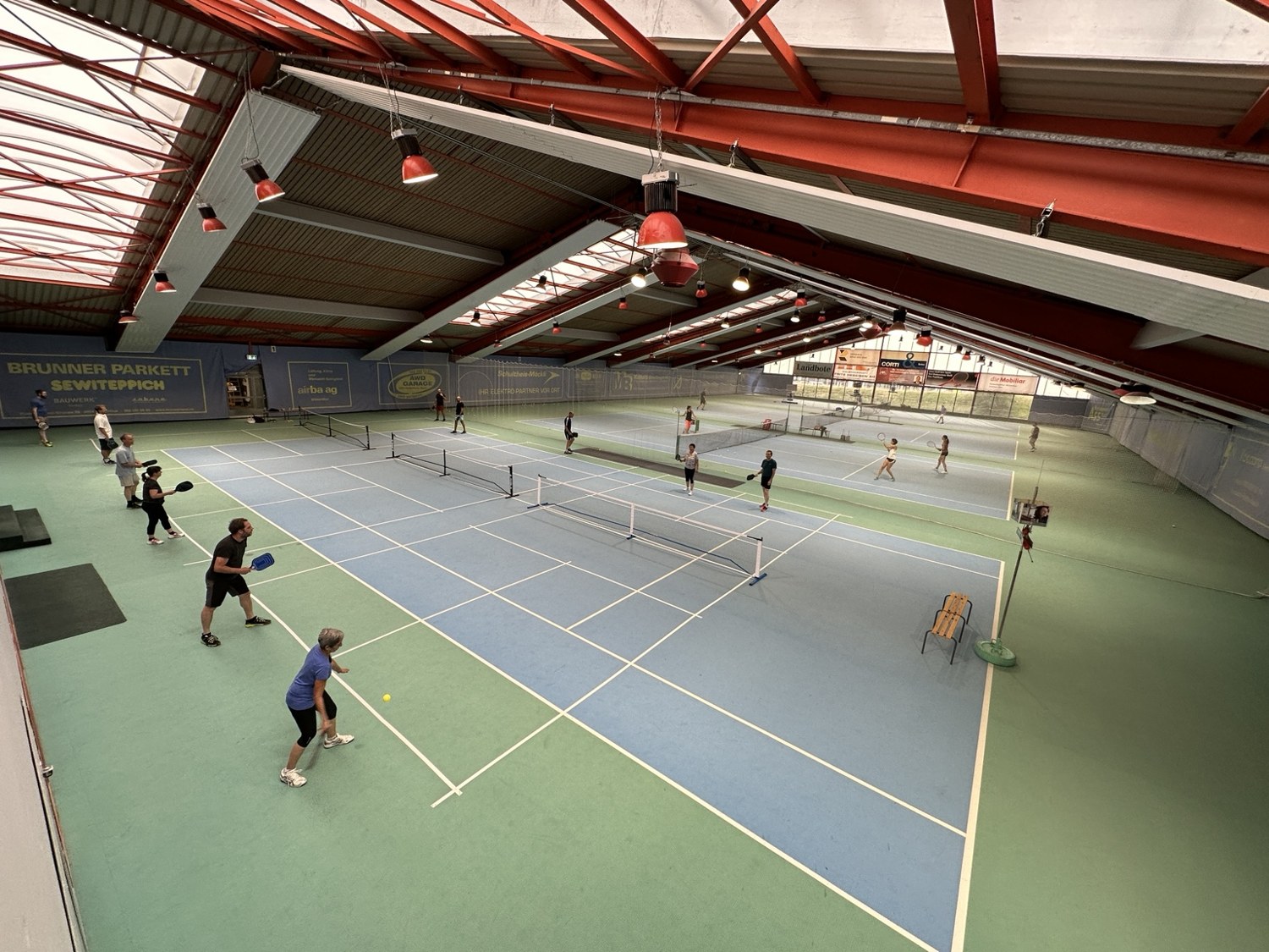Die ersten Pickleball-Spiele im Juli 2023 auf unseren provisorischen Pickleball-Courts (Tenniscourt).