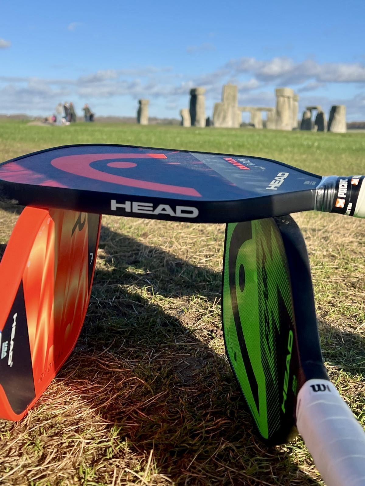 Pickleball-Paddles vor Stonehenge