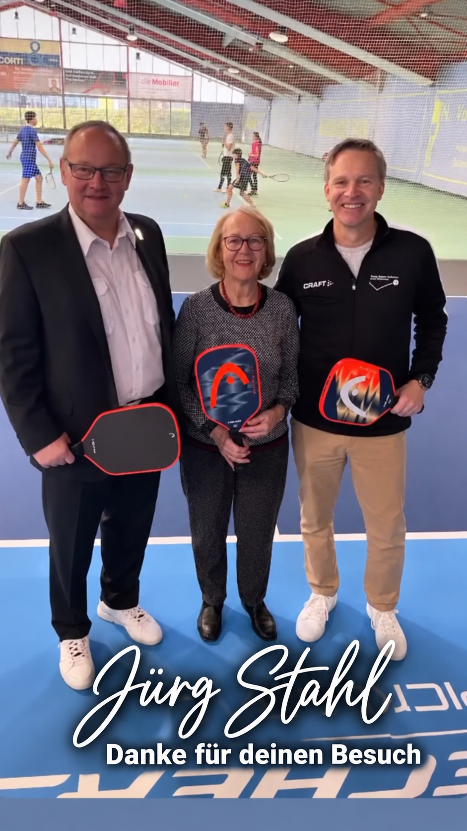 Jürg Stahl mit Heidi und André Müller bei der Eröffnung in der Grüzehalle.