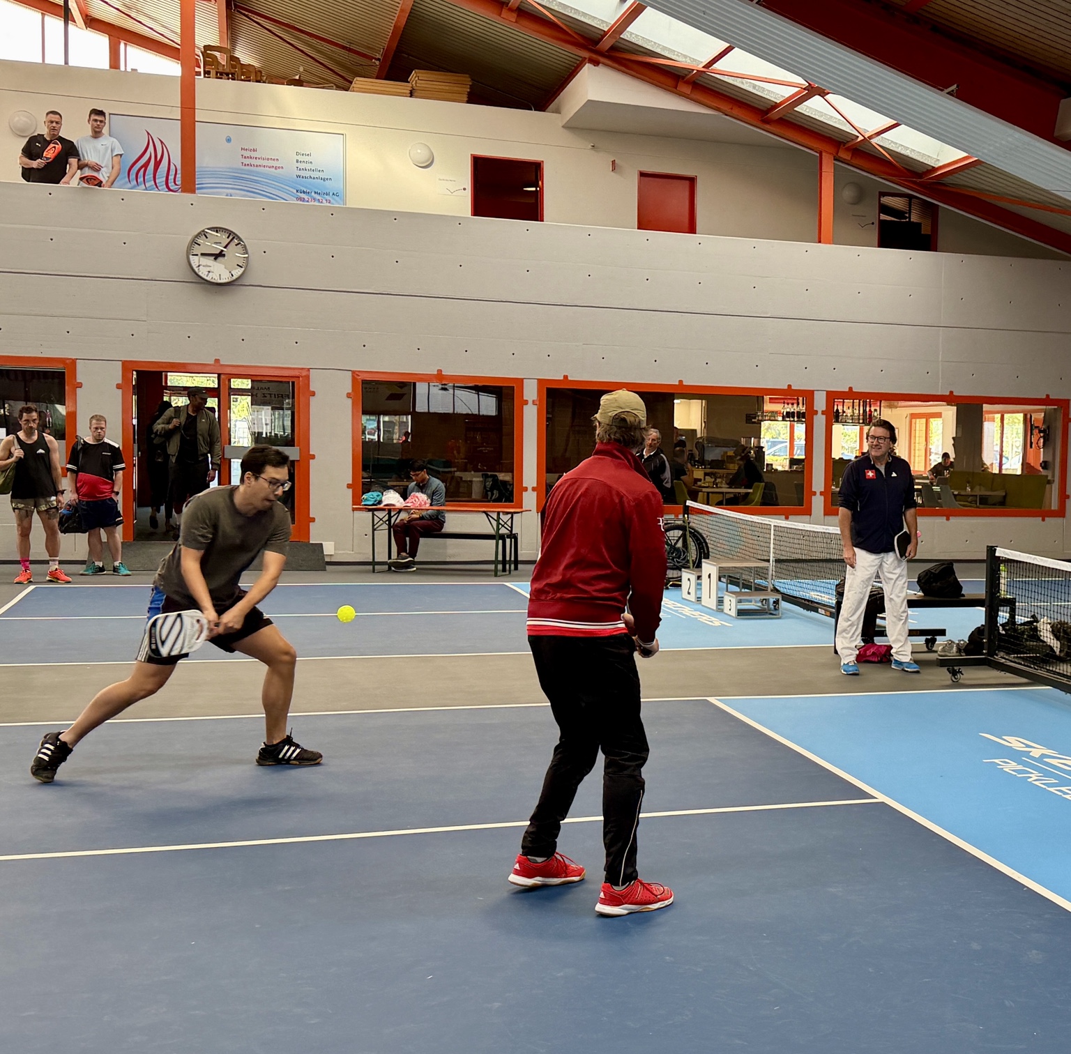 Spielszenen im Doppel · 13
